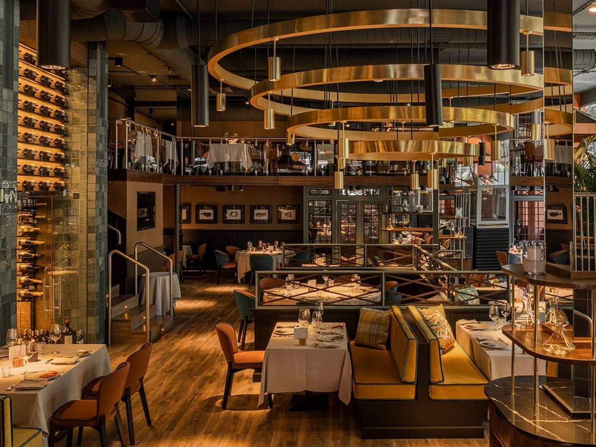 Salón comedor del restaurante El gran barril de Castellana en Madrid