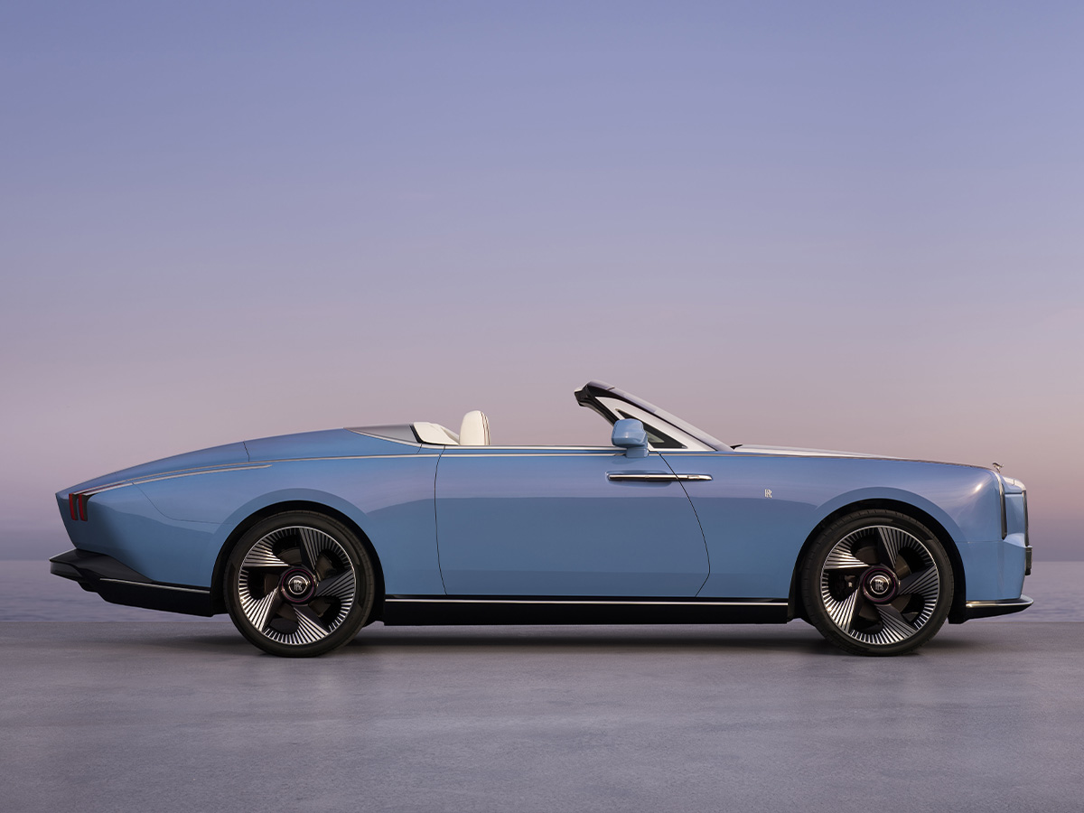 Rolls-Royce Project Nightingale azul vista lateral