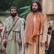The Chosen temporada 6 ya tiene fecha de estreno en Prime Vídeo y esto es todo lo que sabemos Jonathan Roumie con una túnica caracterizado como Jesús en una escena de la serie The Chosen en Prime Vídeo.
