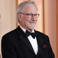 Steven Spielberg se rinde ante esta trilogía de películas: ”Están entre mis favoritas de ciencia ficción” Steven Spielber posando en el photocall de la gala de los Oscar