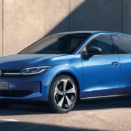 El nuevo Volkswagen ID. Polo es el primer Polo eléctrico de la historia, se fabrica en España y cuesta menos de 25.000 euros Volkswagen ID Polo azul 2026