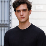 Xavi Serrano, modelo: "No creo que sea mejor que nadie, pero tampoco creo que nadie sea mejor que yo" Retrato del modelo español Xavi Serrano retrato en mitad de la calle.