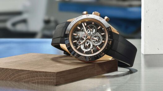 Versión esqueletizada del Chronomaster Sport de Zenith en oro rosa con correa de caucho negro