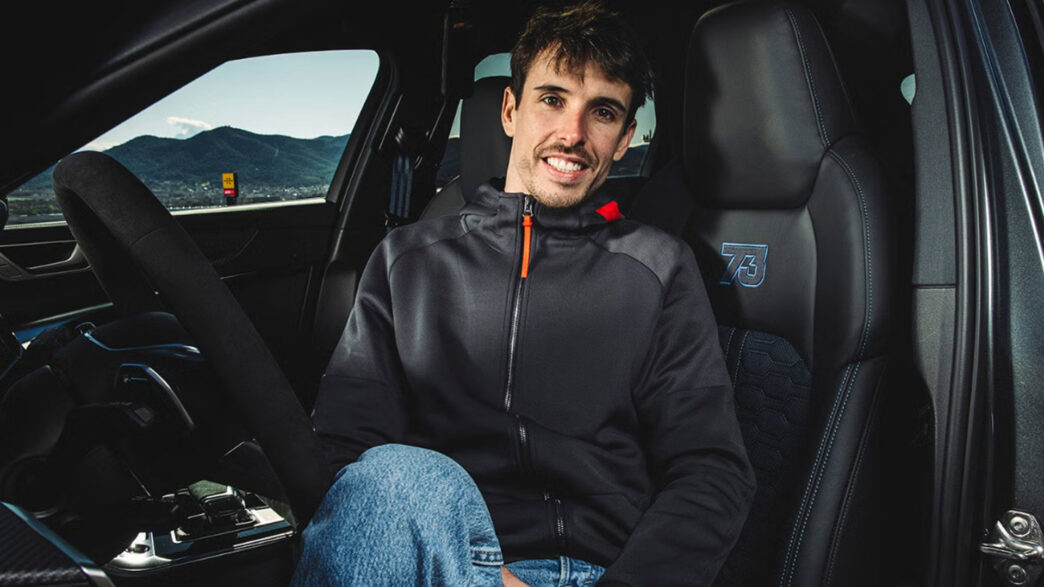 Álex Márquez en su coche Audi