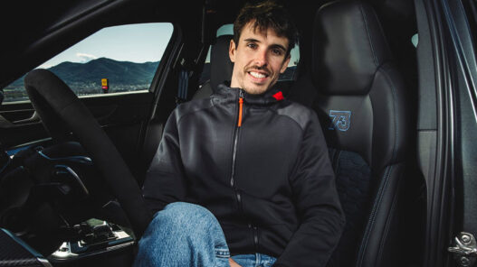 Álex Márquez en su coche Audi
