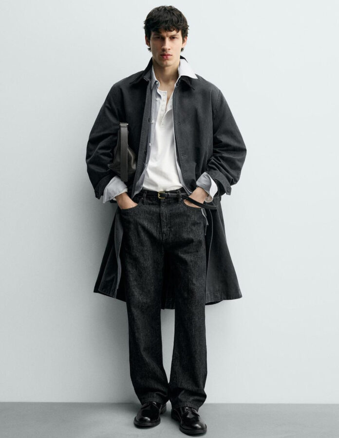 Outfit para día de lluvia Trench encerado + denim oscuro