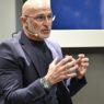 El entrenador Luis de la Fuente durante la entrevista en la boutique de IWC en Madrid
