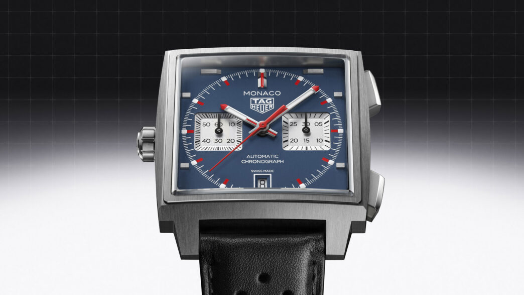 TAG Heuer Monaco Chronograph 2026 con caja de titanio grado 5 y esfera azul opalina