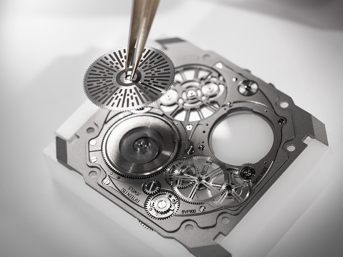 Calibre BVF 900 del Bvlgari Octo Finissimo Ultra Tourbillon en proceso de ensamblaje
