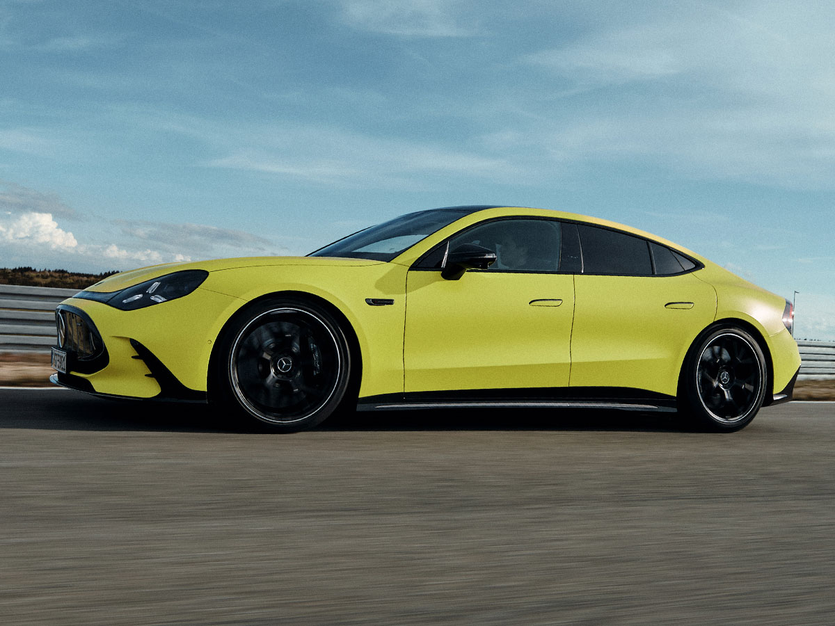 Mercedes AMG GT 4 puertas verde lima vista de perfil