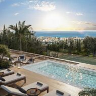Armani elige Marbella para su primer proyecto residencial en España y Rafa Nadal está detrás de la operación Render de la terraza con piscina infinita de Armani Residences Marbella y vistas panorámicas al Mediterráneo