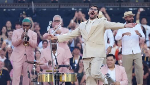 Bad Bunny actuando durante su concierto en Barcelona mayo de 2026