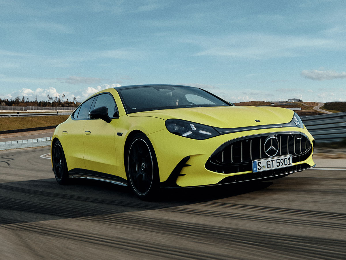 Mercedes AMG-GT 4 Puertas circulando