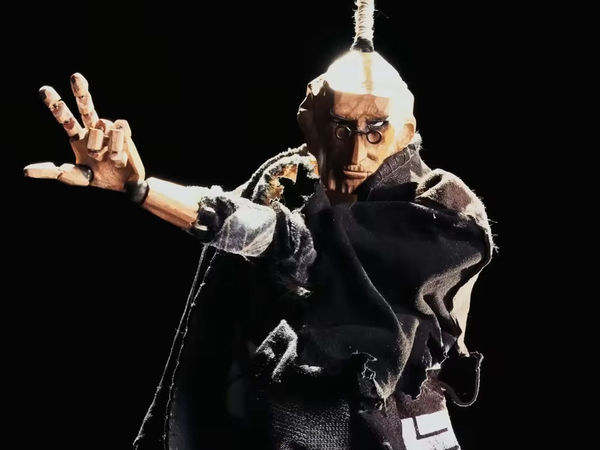 Personaje protagonista de Hidari, el carpintero del período Edo con prótesis mecánicas, en la película stop-motion de Masashi Kawamura