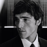 Primeras imágenes de Jacob Elordi en la nueva campaña Bleu de Chanel dirigida por un ganador de 5 Oscar Jacob Elordi en primer plano en la nueva campaña Bleu de Chanel L'Exclusif