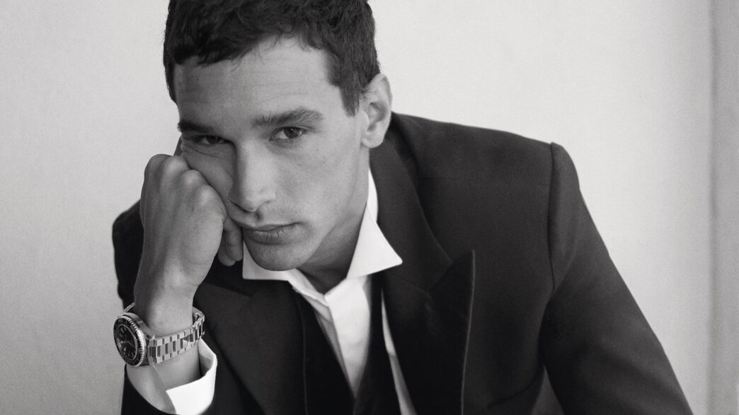 Joel Sánchez posa en una sesión de fotos para Rísbel Magazine