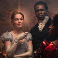 Los Bridgerton Temporada 5 rompe el ciclo de Netflix y ya tiene fecha confirmada para 2027 Protagonistas de la quinta temporada de Los Bridgerton durante una fiesta de la alta sociedad en Londres.