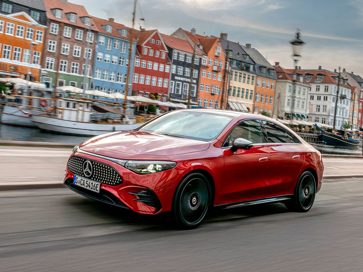Mercedes-CLA rojo