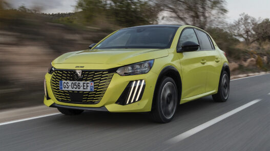 Peugeot 208 verde lima