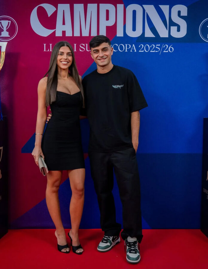 Pedri y Alejandra Dorta, en la cena de celebración del Barcelona