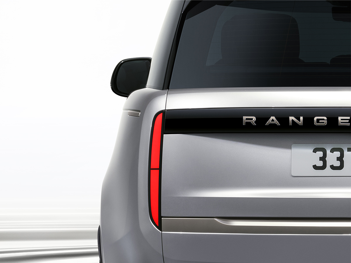Detalle trasero Range Rover SV Ultra con piloto LED y logotipo Range Rover