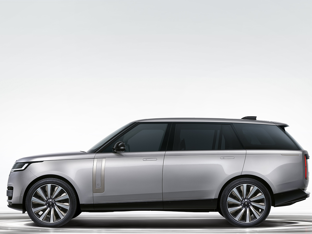 Range Rover SV Ultra 2026 vista lateral con llantas de aleación de 23 pulgadas
