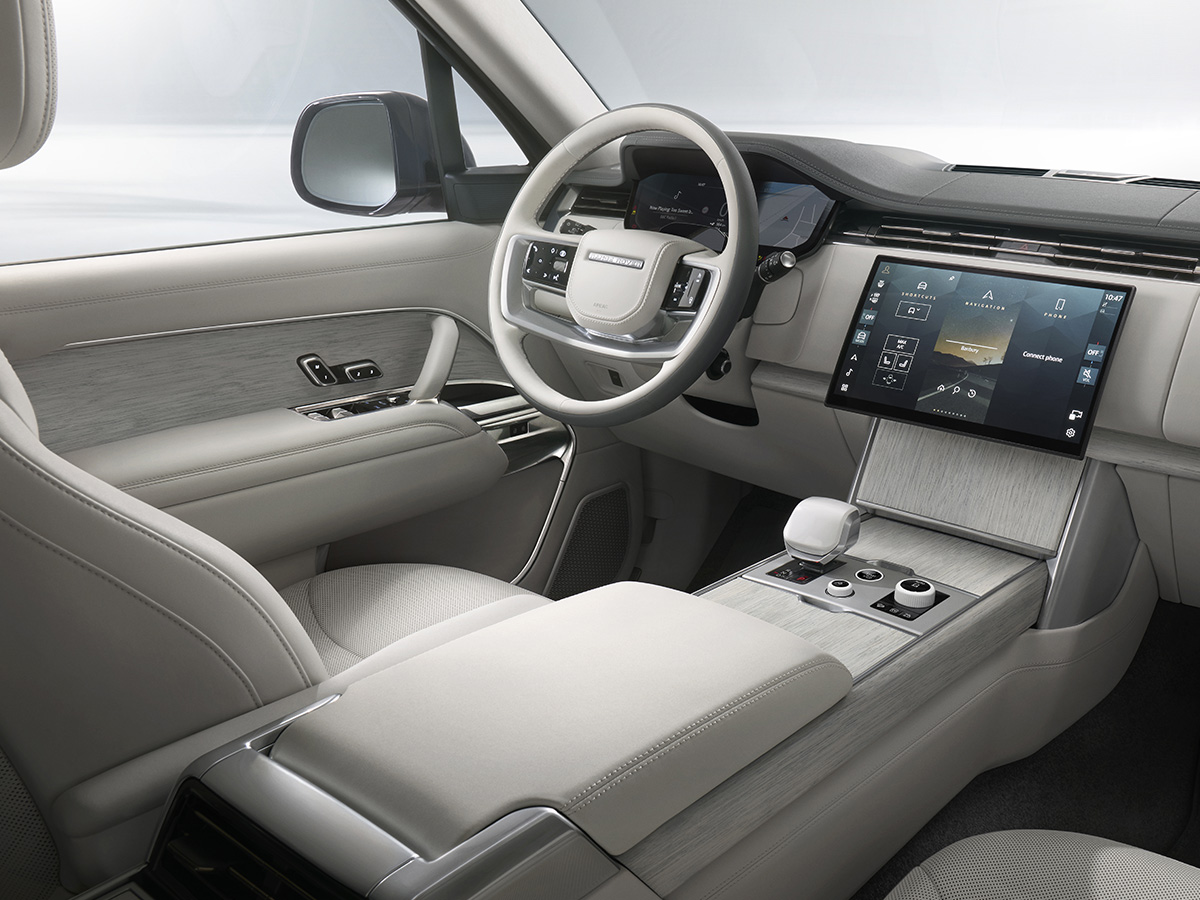 Interior Range Rover SV Ultra puesto de conducción con tapizado Ultrafabrics Orchid White