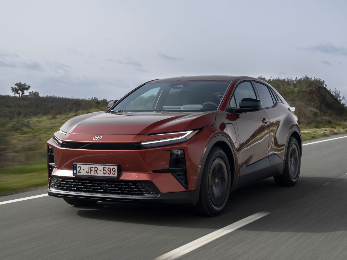 Toyota C HR+ rojo 2026 Frontal