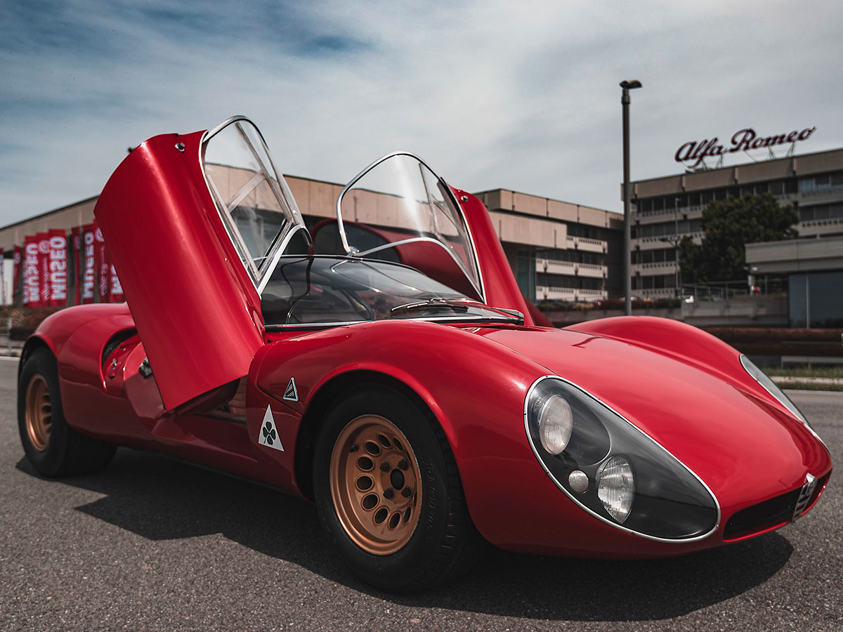 Alfa Romeo 33 Stradale rojo