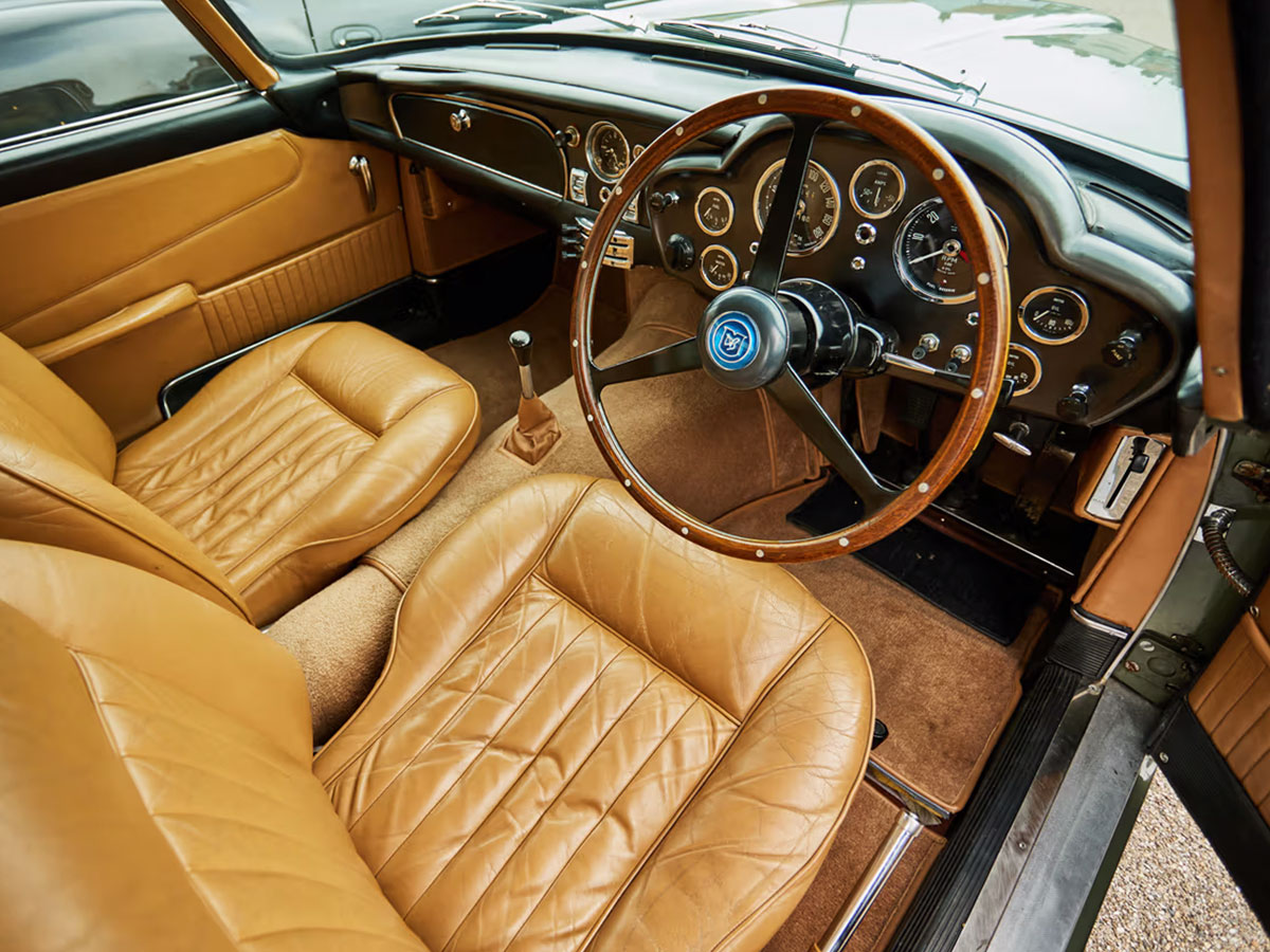 Interior del Aston Martin DB5