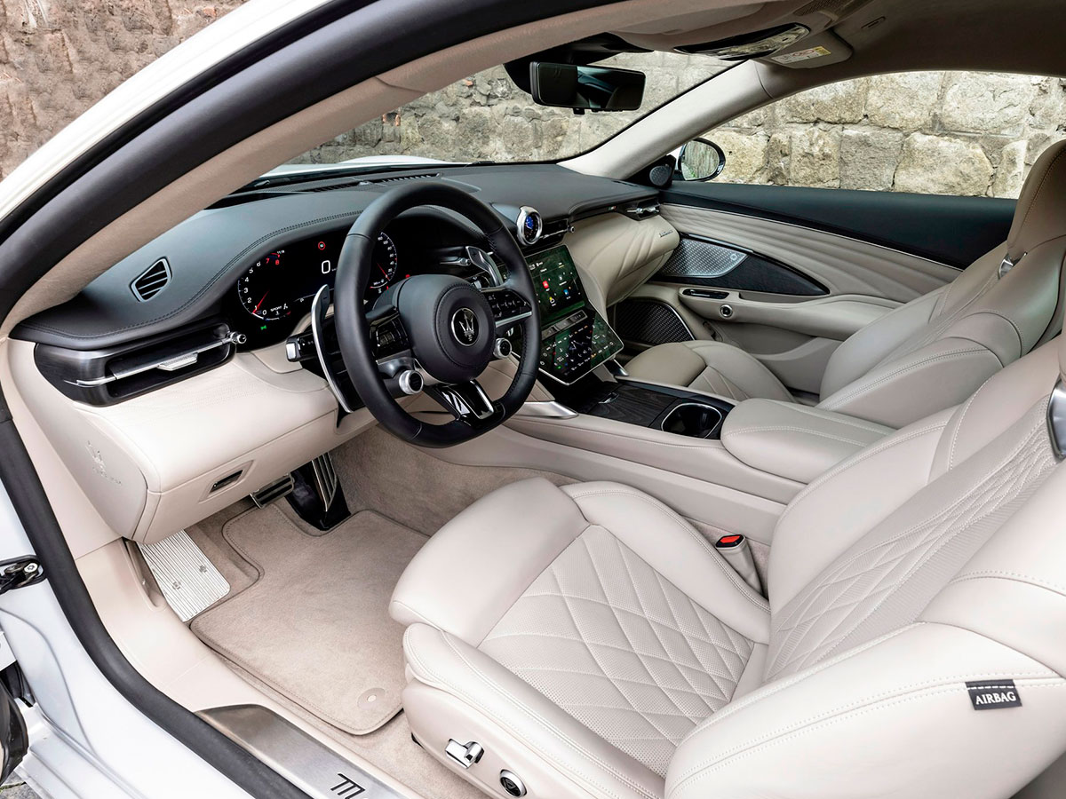 coches deportivos elegantes Maserati-Gran-Turismo Interior