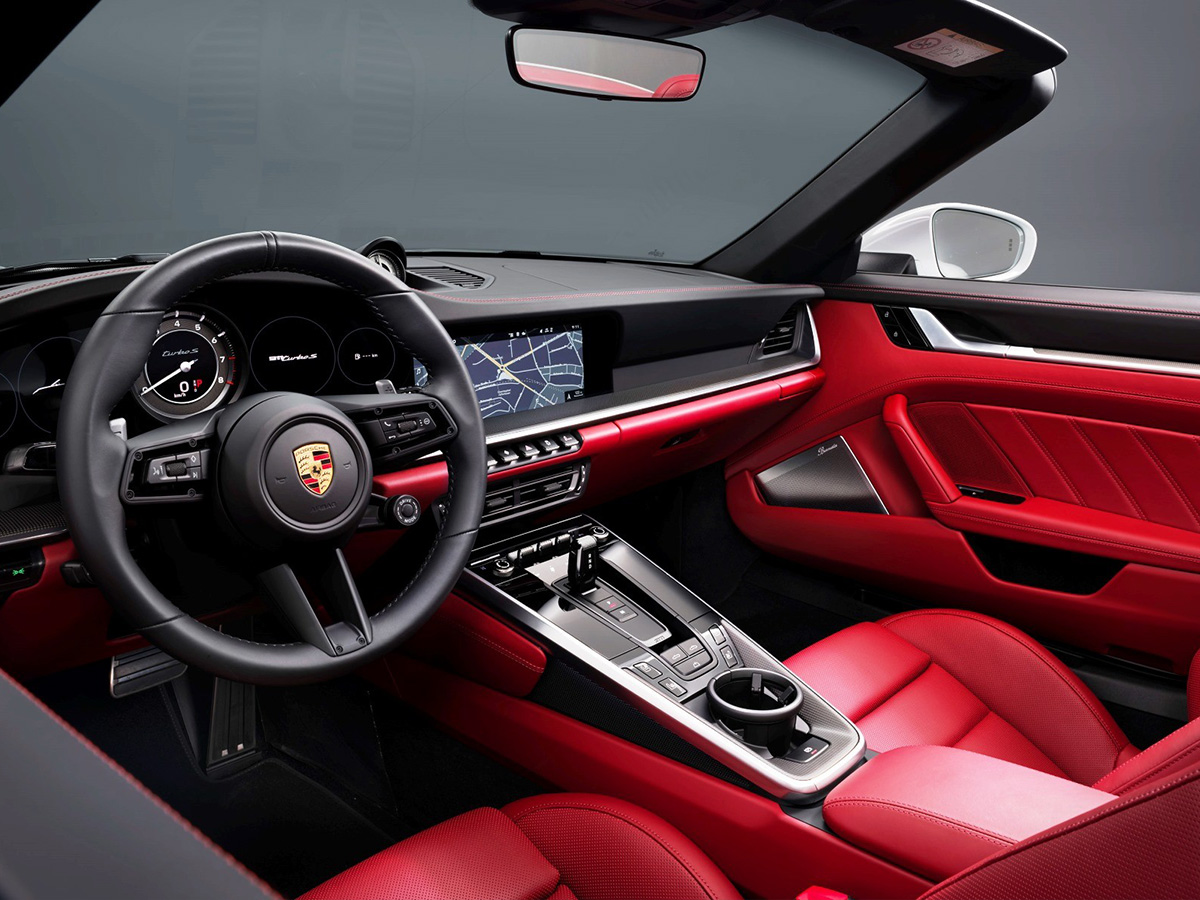 coches deportivos elegantes Porsche 911 Turbo S Interiror