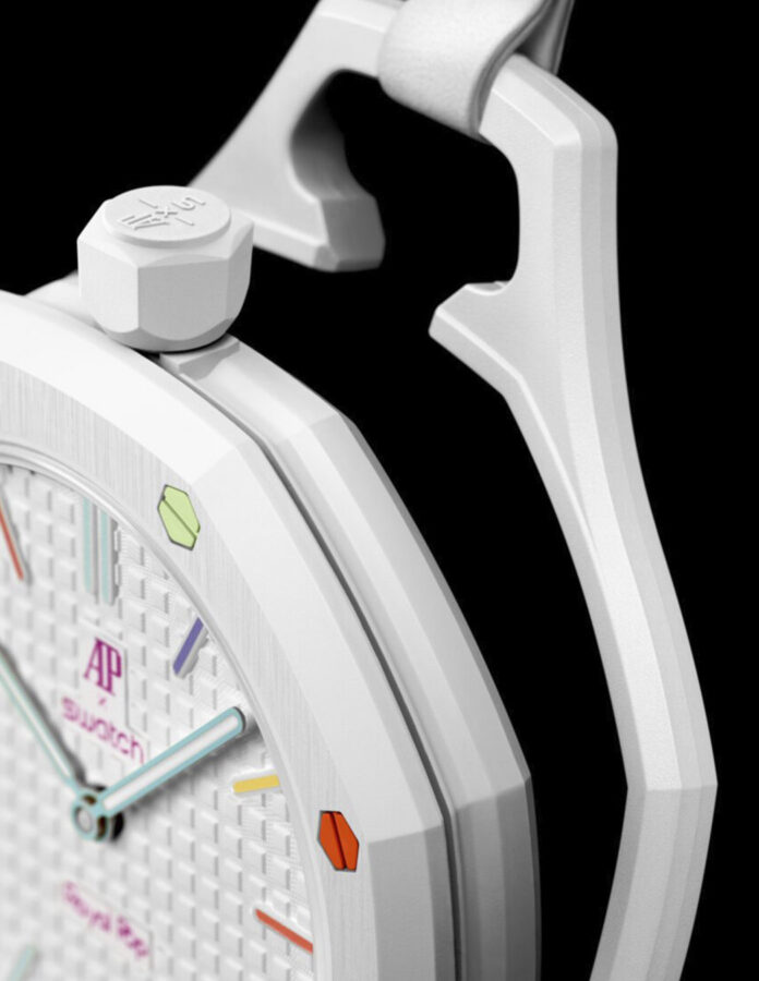 Detalle de la corona y el bisel octogonal del Audemars Piguet x Swatch Royal Pop en color blanco