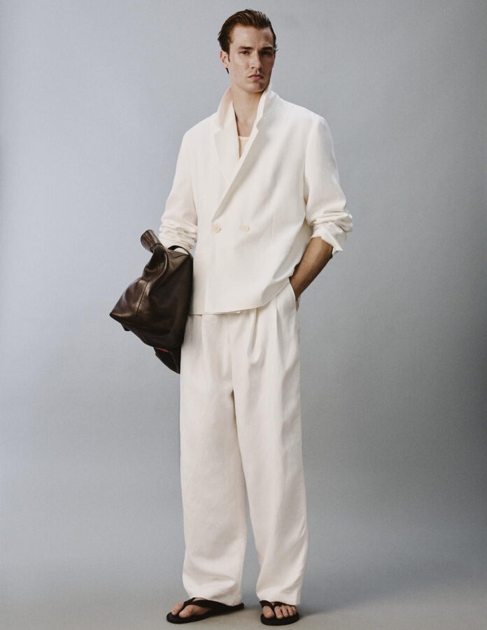 Look completo del traje blanco de lino de Zara para hombre con blazer cruzada y pantalón relaxed fit, primavera verano 2026