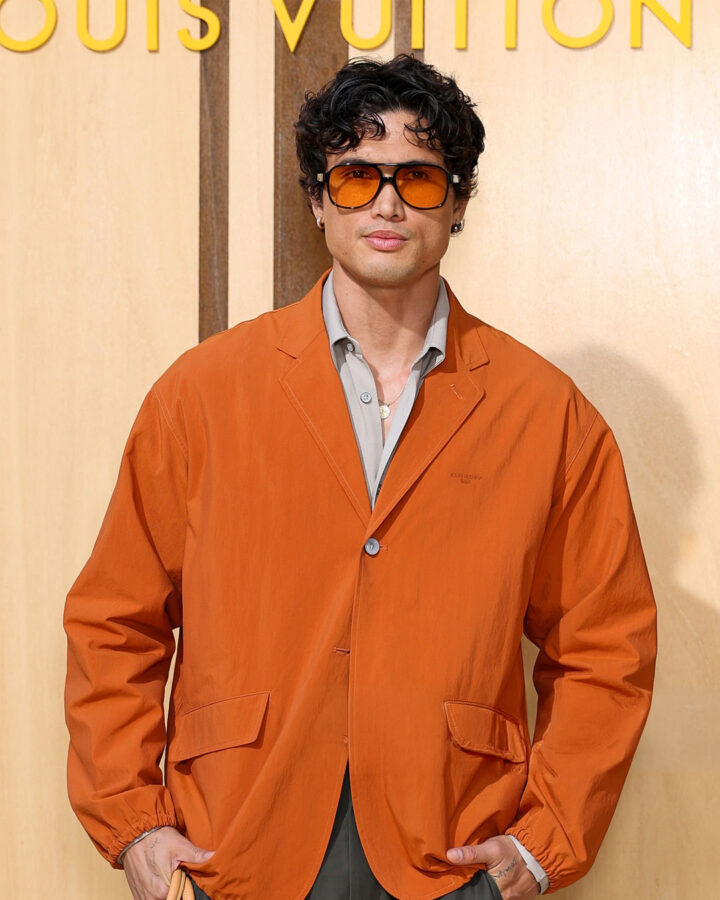 Charles Melton photocall desfile Louis Vuitton París junio 2026