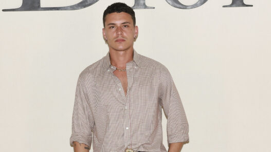 Aaron Pipper en el photocall desfile Dior verano 2027 junio 2026