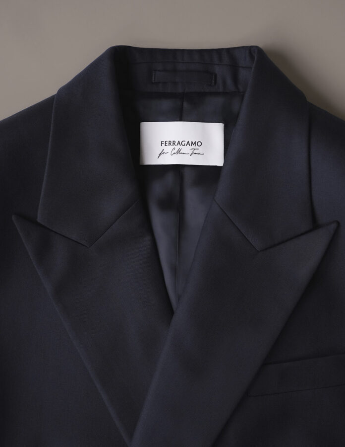 Detalle de la chaqueta de Callum Turner el día de su boda.