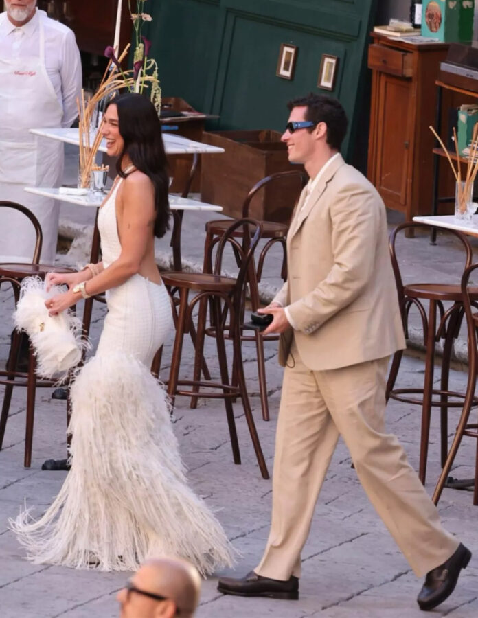 Callum Turner y Dua Lipa en Palermo