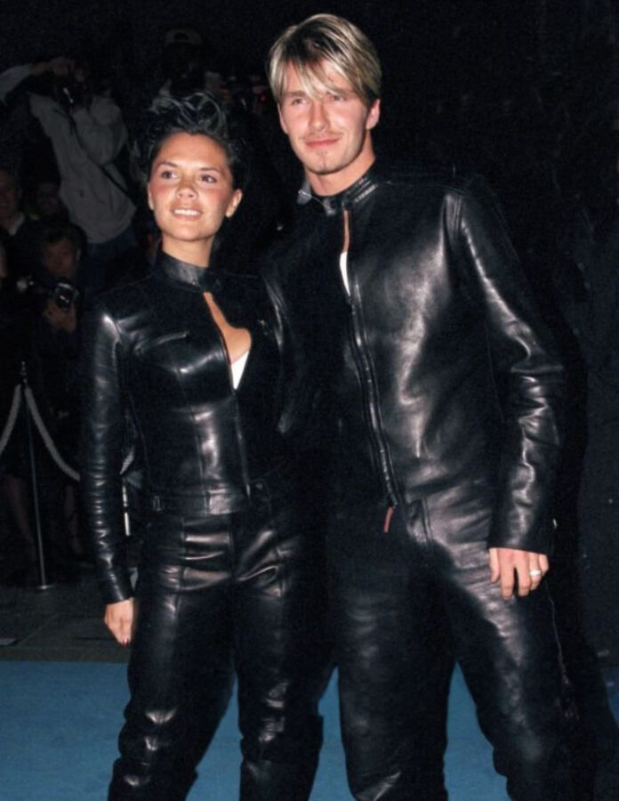 David y Victoria Beckham conjuntados de cuero negro en una fiesta de Versace en 1999.