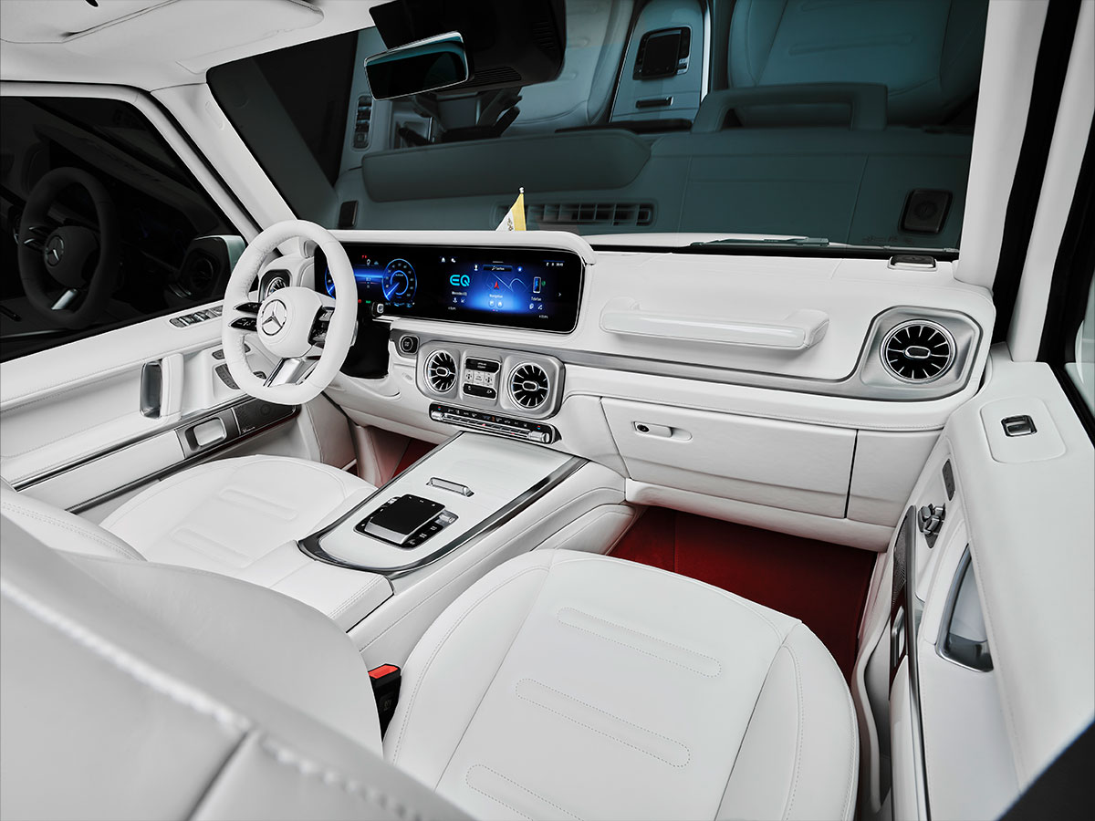Interior del El coche del Papa Leon XIV en España Portada junio 2026