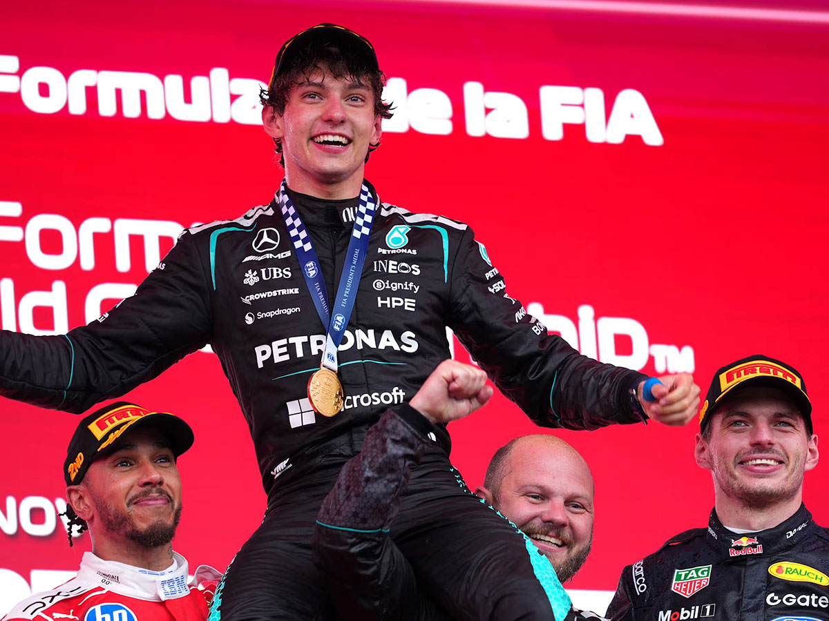 Kimi Antonelli celebrando su victoria en el GP de Canada.