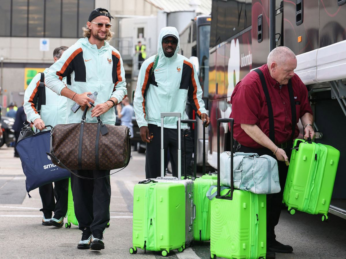 Adrien Rabiot y Marcus Thuram en el aeropuerto de Boston.