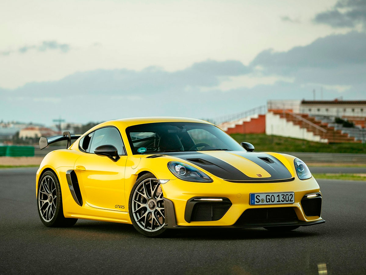 Porsche 718 Cayman GT4 RS amarillo