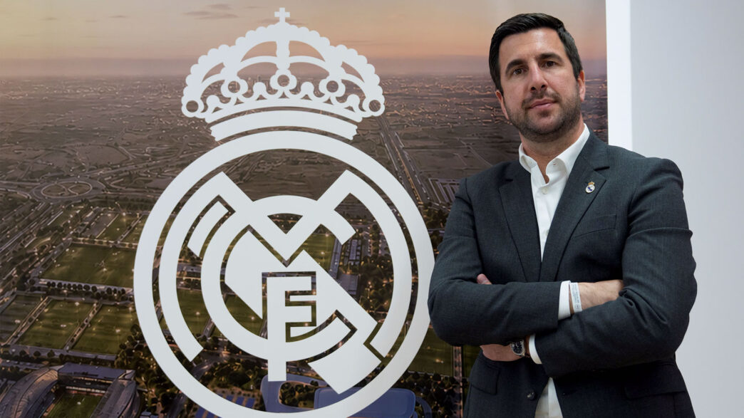 Retrato de Enrique Riquelme con el escudo del Real Madrid