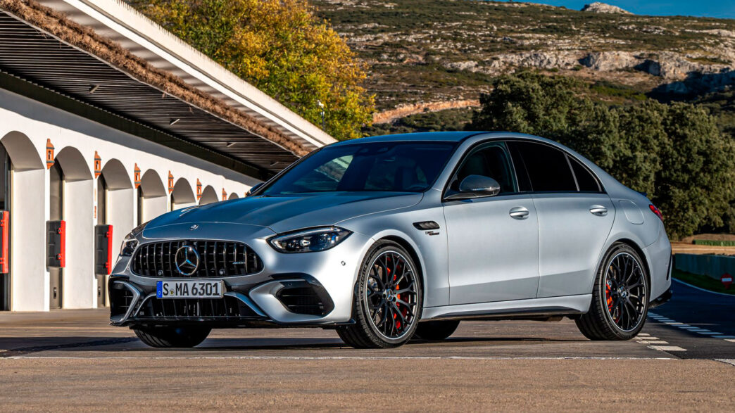 Mercedes C63 AMG E-Performance gris plateado