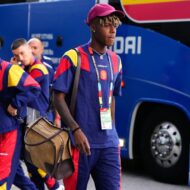 Nico Williams ha llevado al Mundial el bolso que lo confirma como el jugador con más estilo de la Roja Nico Williams con bolso Loewe Atlanta 2026