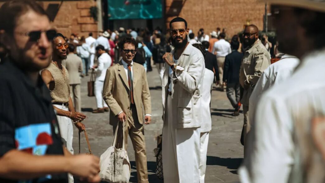 Dos hombres muy elegantes en Pitti Uomo junio 2026