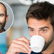 Rafael Santandreu, sobre por qué te amargas por cosas que no merecen la pena: "Se llama Necesititis" Rafael Santandreu y hombre tomando café en oficina