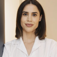 Rita Sêco, médico estética: “Este paso que todo el mundo se salta es el más importante si tienes piel grasa en verano” Retrato de la dra. Rita Sêco médico estética