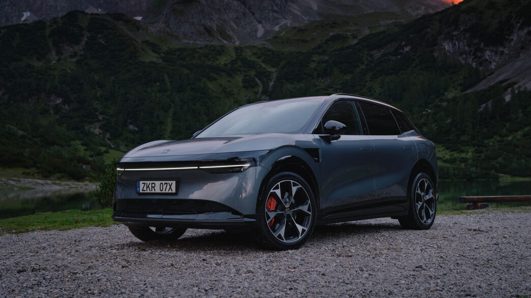 coche Zeekr 7X color oscuro